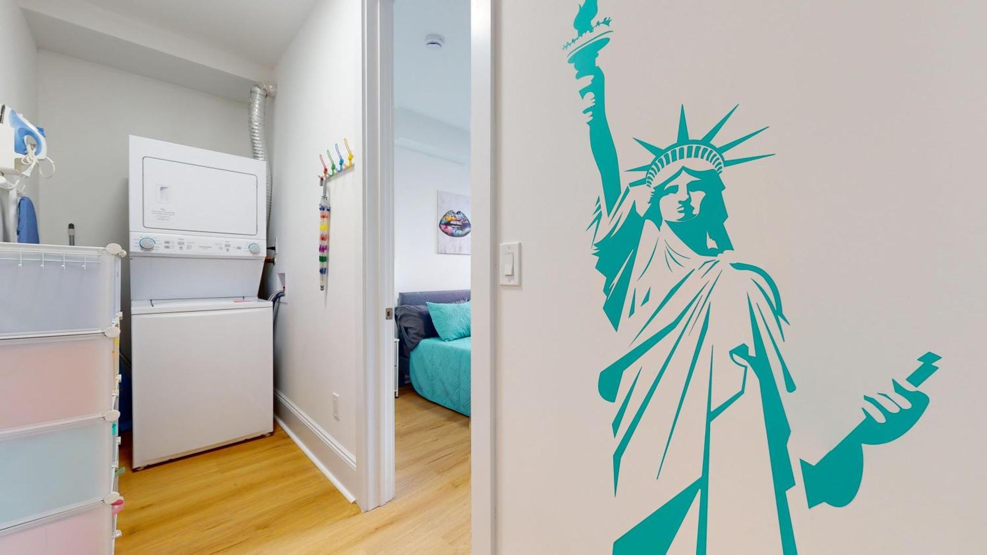 Funky & Colorful Urban Getaway, 20 Minutes To Nyc Apartment โฮโบเกน ภายนอก รูปภาพ