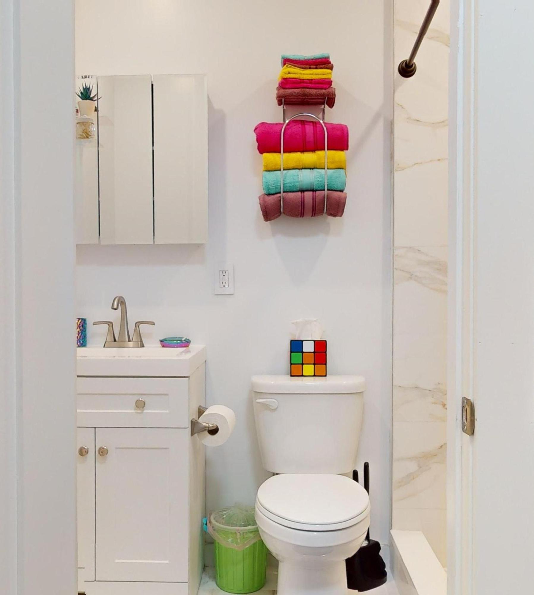 Funky & Colorful Urban Getaway, 20 Minutes To Nyc Apartment โฮโบเกน ภายนอก รูปภาพ